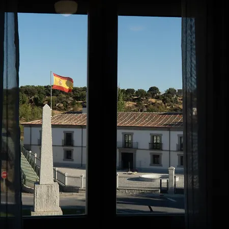 El Pilar Hotel *
